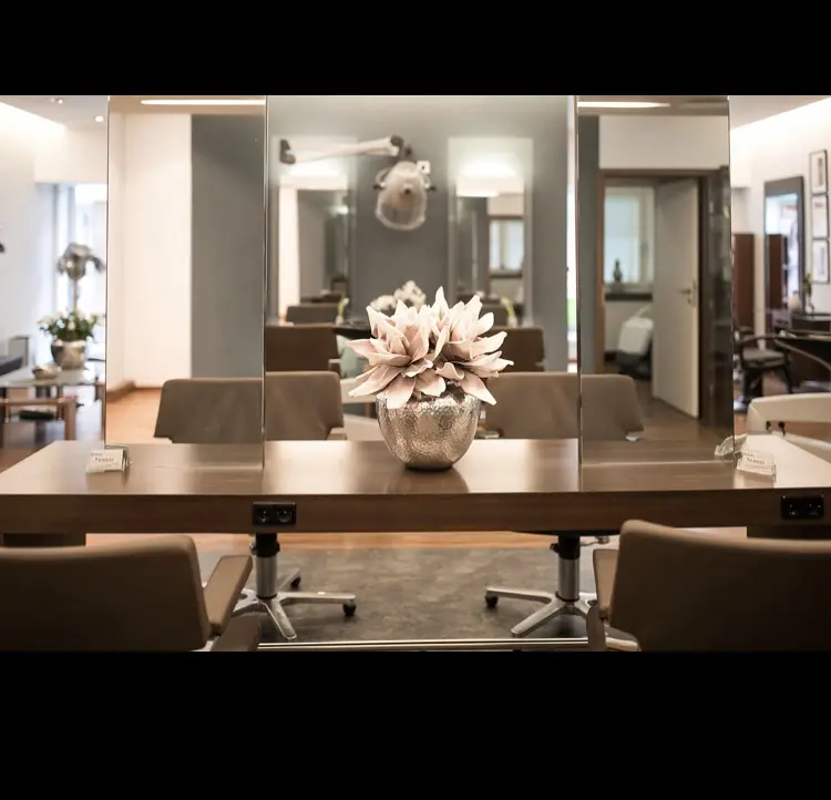 Eindrucksvolle Ansicht unseres Salons 6